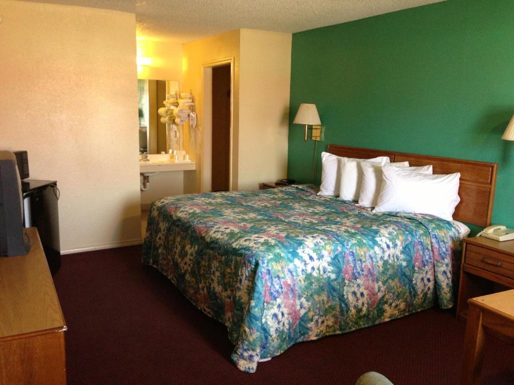 Super 7 Inn-Siloam Springs Room photo