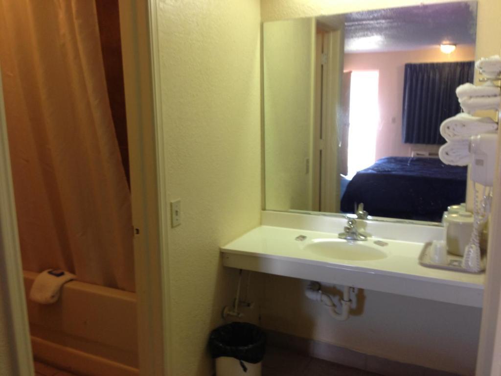 Super 7 Inn-Siloam Springs Room photo