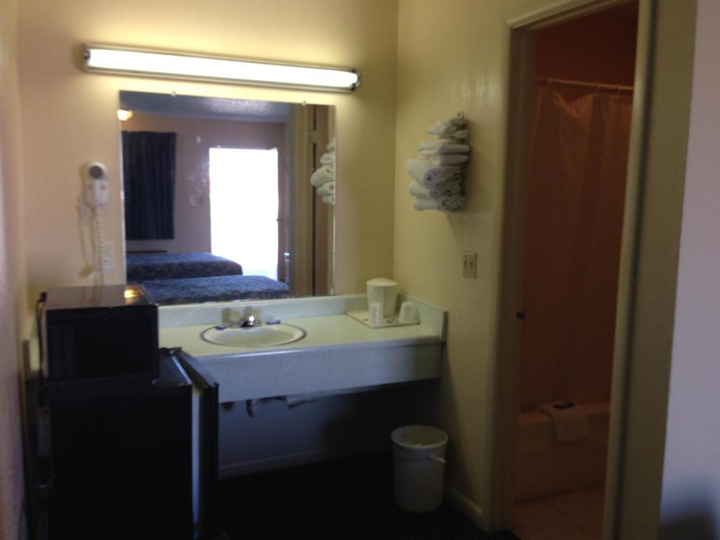 Super 7 Inn-Siloam Springs Room photo